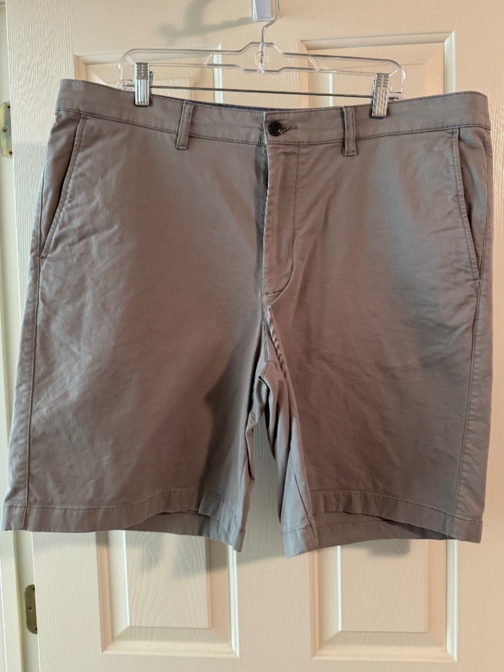 LL Bean Mens Graphite Sandwashed Standard Fit Shorts- 40 W, 9 Inch- worn 2x